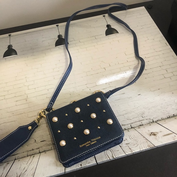 Samantha Thavasa Handbags - Samantha Thavasa Mini Crossbody